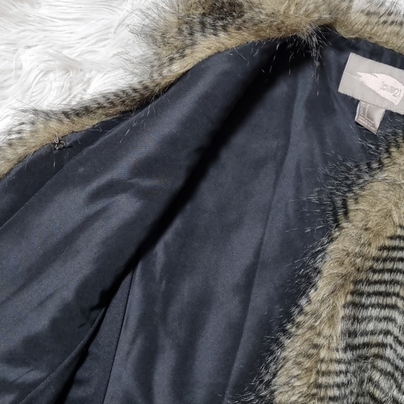 Faux fur chic vest - Picture 3 of 4